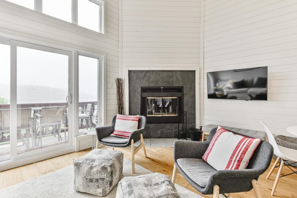 Scenic Condo Overlooking Mont Tremblant and the Lake House in Mont-Tremblant