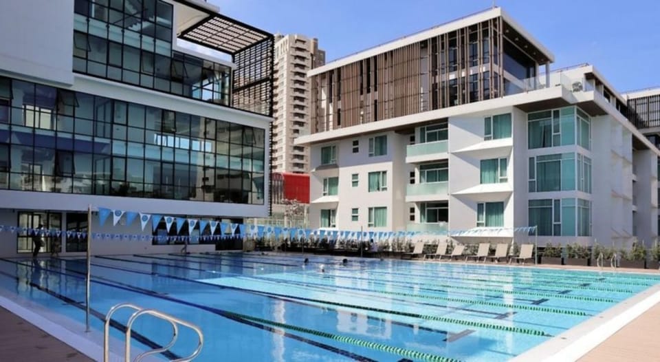 Vibrant Modern 57 SQM - Ultra Fast WiFi - BTS Thonglor Apartment in Bangkok