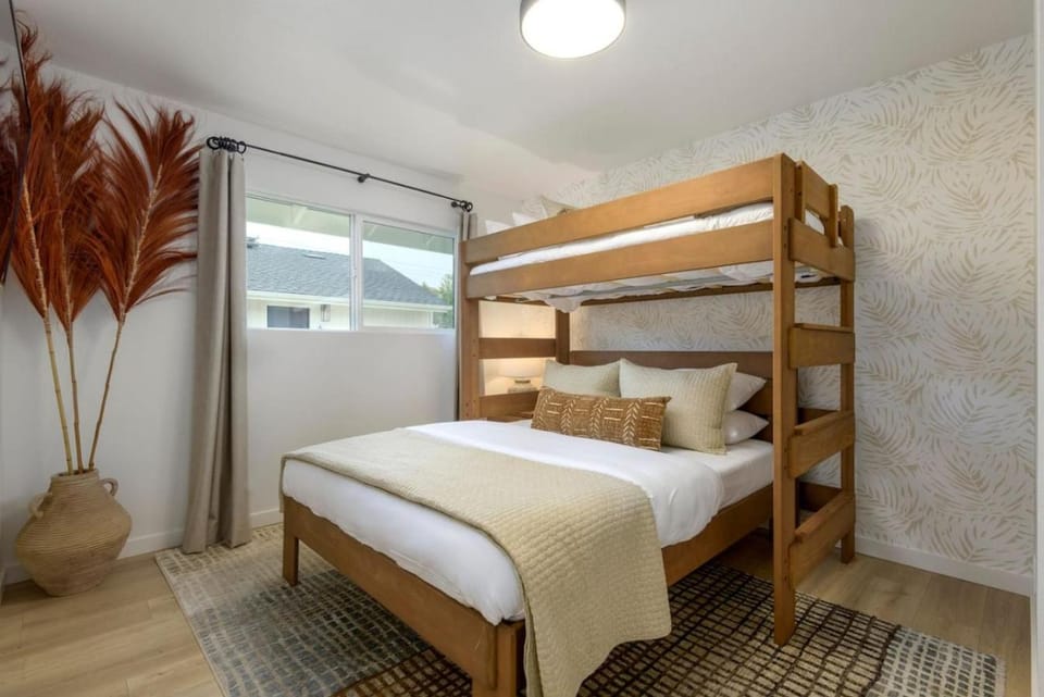 Coastal Living and Family Friendly Apartment in Summerland