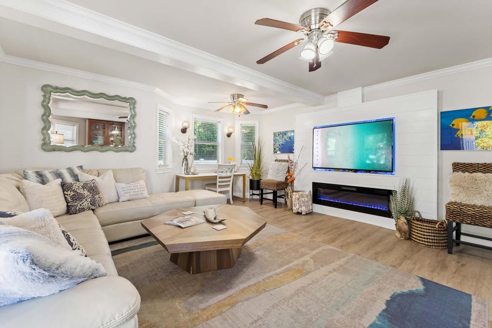 Communal lounge/ TV room, TV and multimedia, Living room, Evening entertainment, fireplace