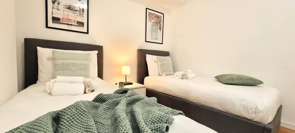 Bed, People, View (from property/room), Photo of the whole room, Bedroom, Area and facilities, Breakfast, older children, Family, heating, internet, towels, air conditioner