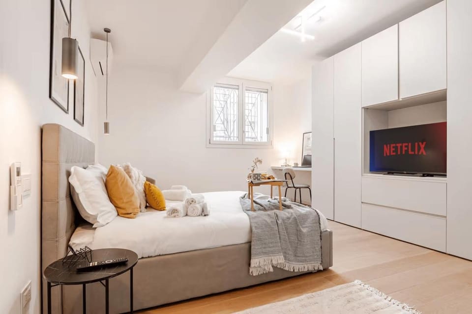 Bed, People, TV and multimedia, View (from property/room), Other, Photo of the whole room, Seating area, Bedroom, Guests, Entertainment, Breakfast, Family, furniture, heating, internet, towels, wardrobe, air conditioner