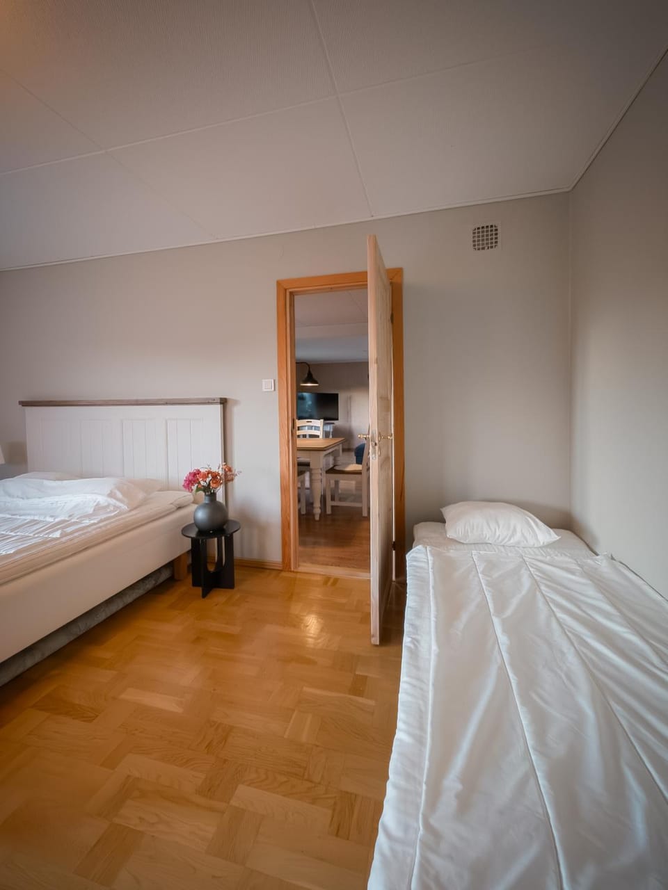 Lakefront house on Skåne's largest island Villa in Skåne County