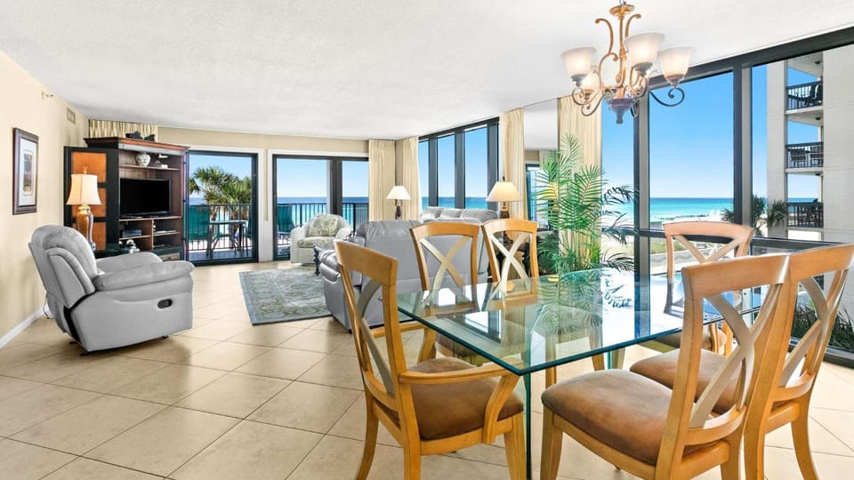 Emerald Towes 306 Beach Front 3rd Floor Condo House in Destin