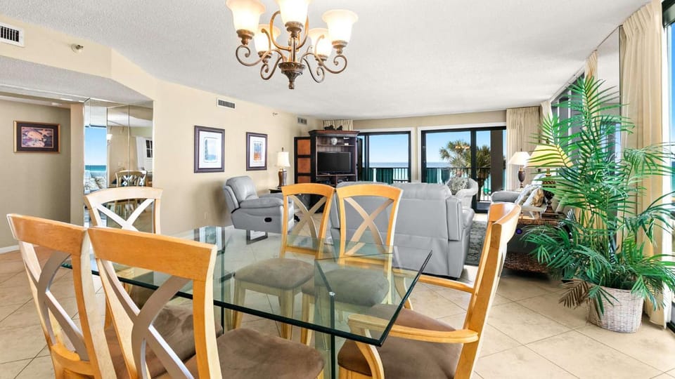 Emerald Towes 306 Beach Front 3rd Floor Condo House in Destin