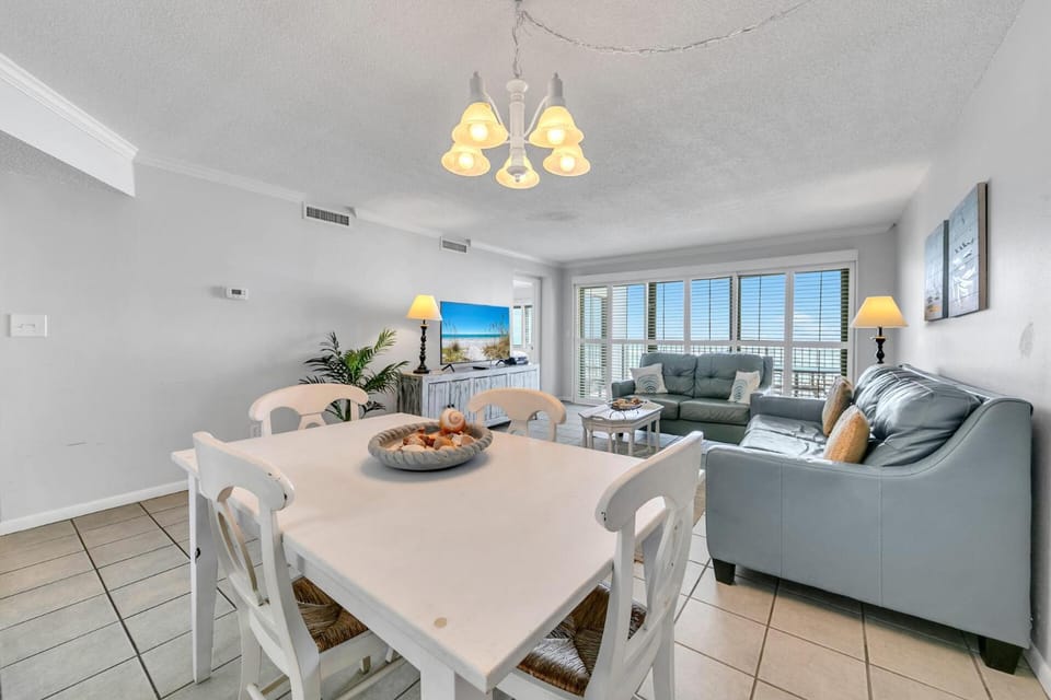 Emerald Towers 302 Beach Front Resort House in Destin