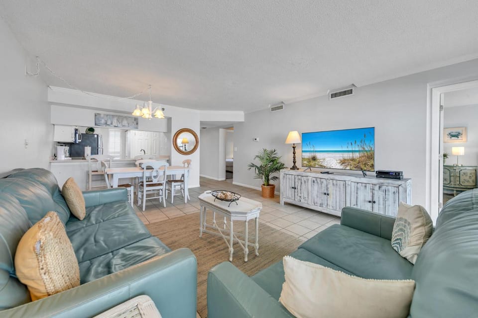 Emerald Towers 302 Beach Front Resort House in Destin