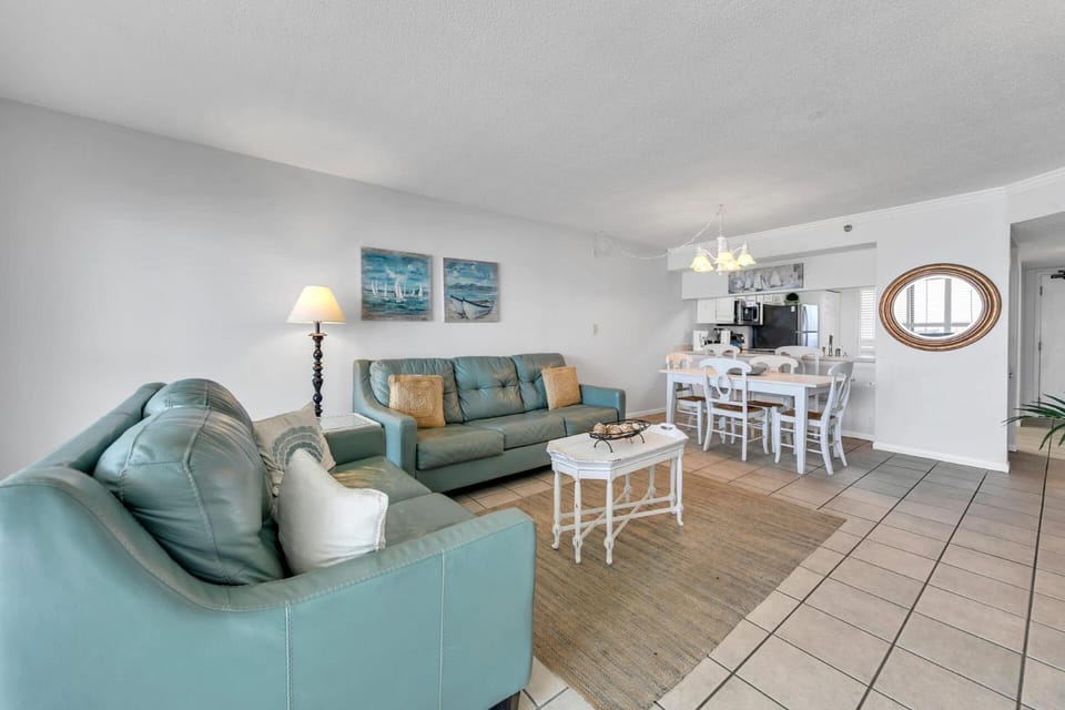 Emerald Towers 302 Beach Front Resort House in Destin