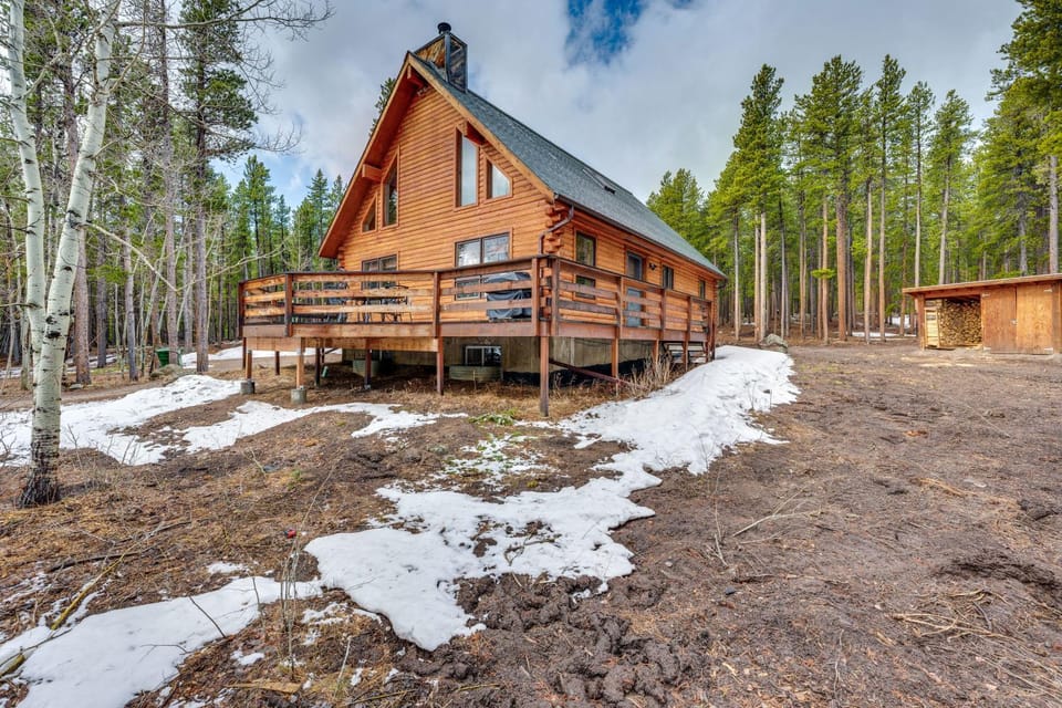 4 Mi to RMNP: Allenspark Cabin w/ Wraparound Deck! Cabin in Allenspark