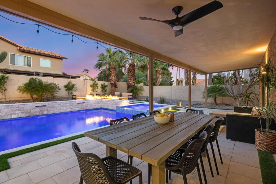 Backyard Bliss - Firepit Putt Play Pool & Spa House in Phoenix