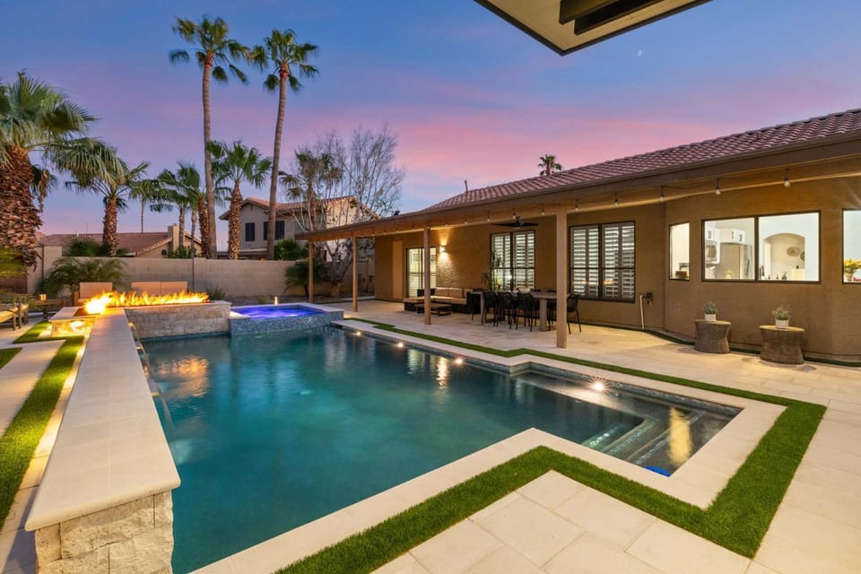Backyard Bliss - Firepit Putt Play Pool & Spa House in Phoenix