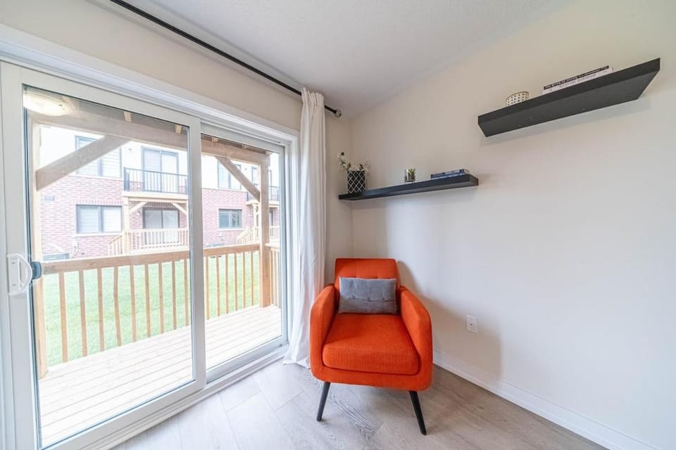 Entire home in Oakville, Canada House in Burlington