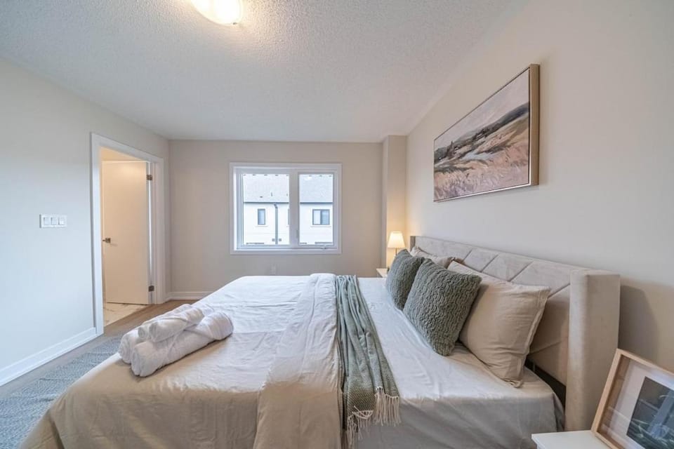 Entire home in Oakville, Canada House in Burlington