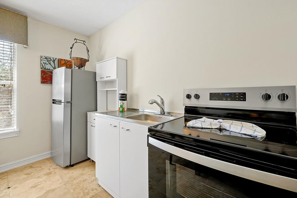 Cozy Family Retreat Minutes from Disneyland House in Osceola County