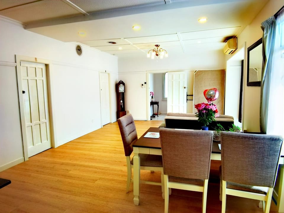 Toilet, Dining area