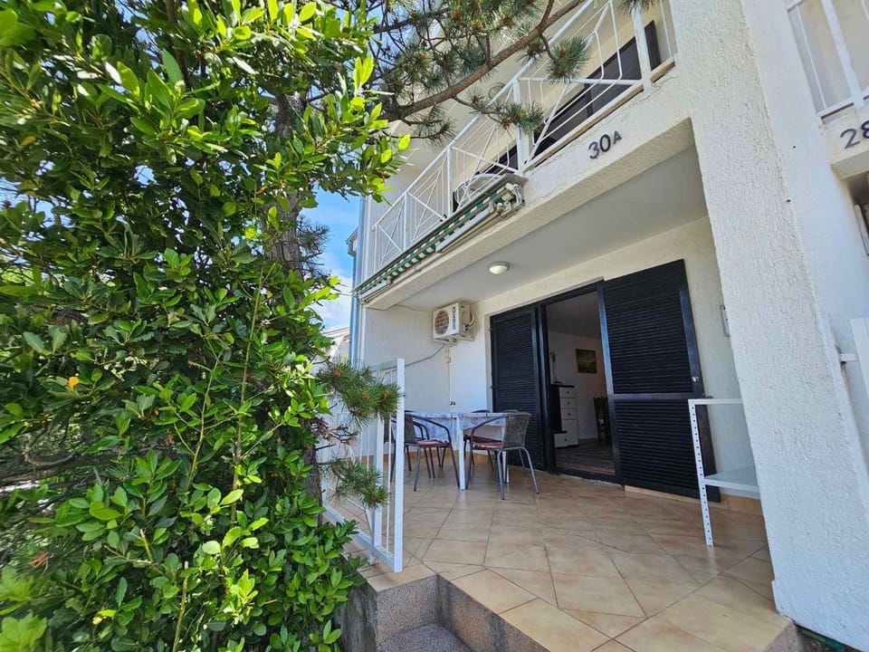 Property building, Summer, Balcony/Terrace