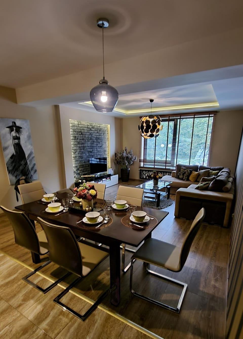 Seating area, Dining area