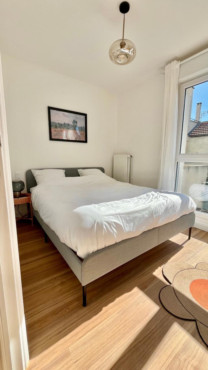 Bed, Photo of the whole room, Bedroom