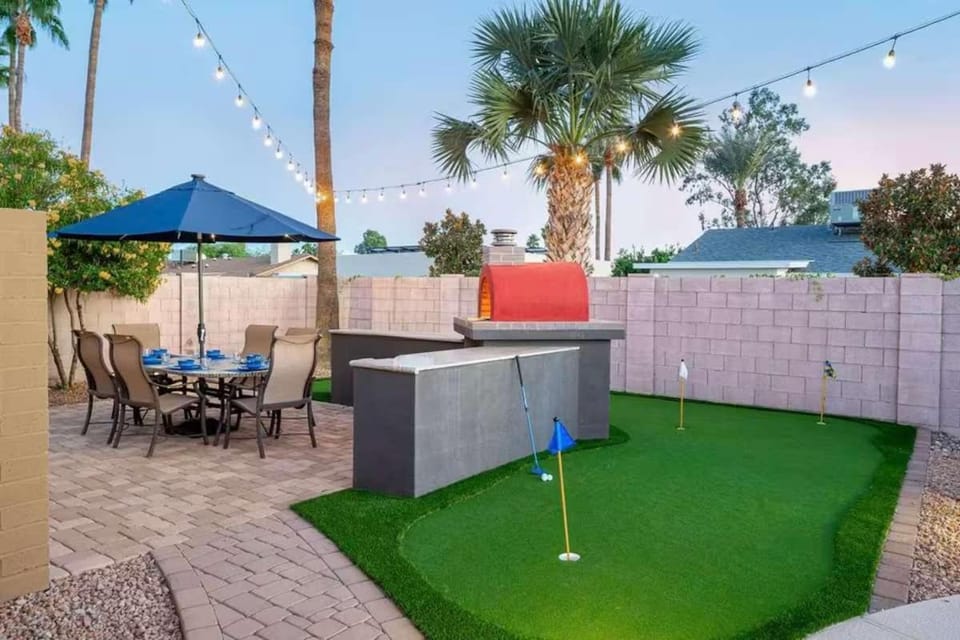 Blue Agave Home - Chic & Stylish with Pool Putt & Games House in Phoenix