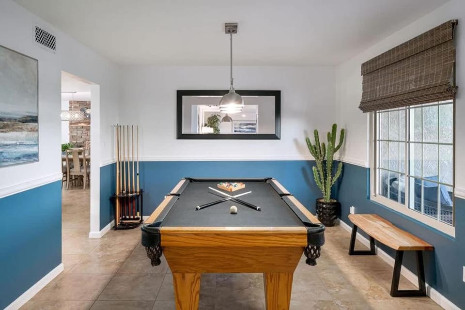 Blue Agave Home - Chic & Stylish with Pool Putt & Games House in Phoenix