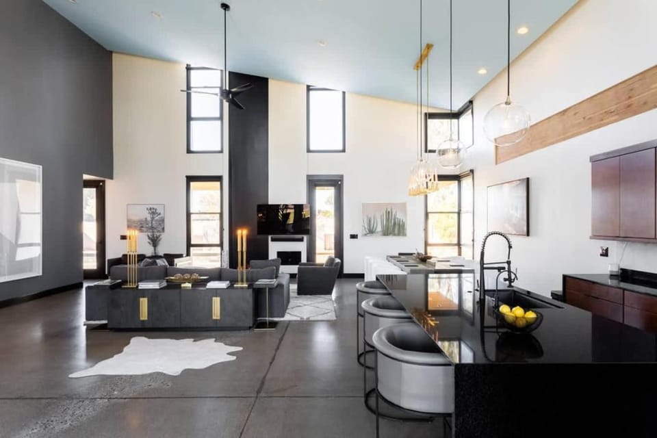 Jay-Z's Architect: Sophisticated Modern Pool Spa House in Phoenix
