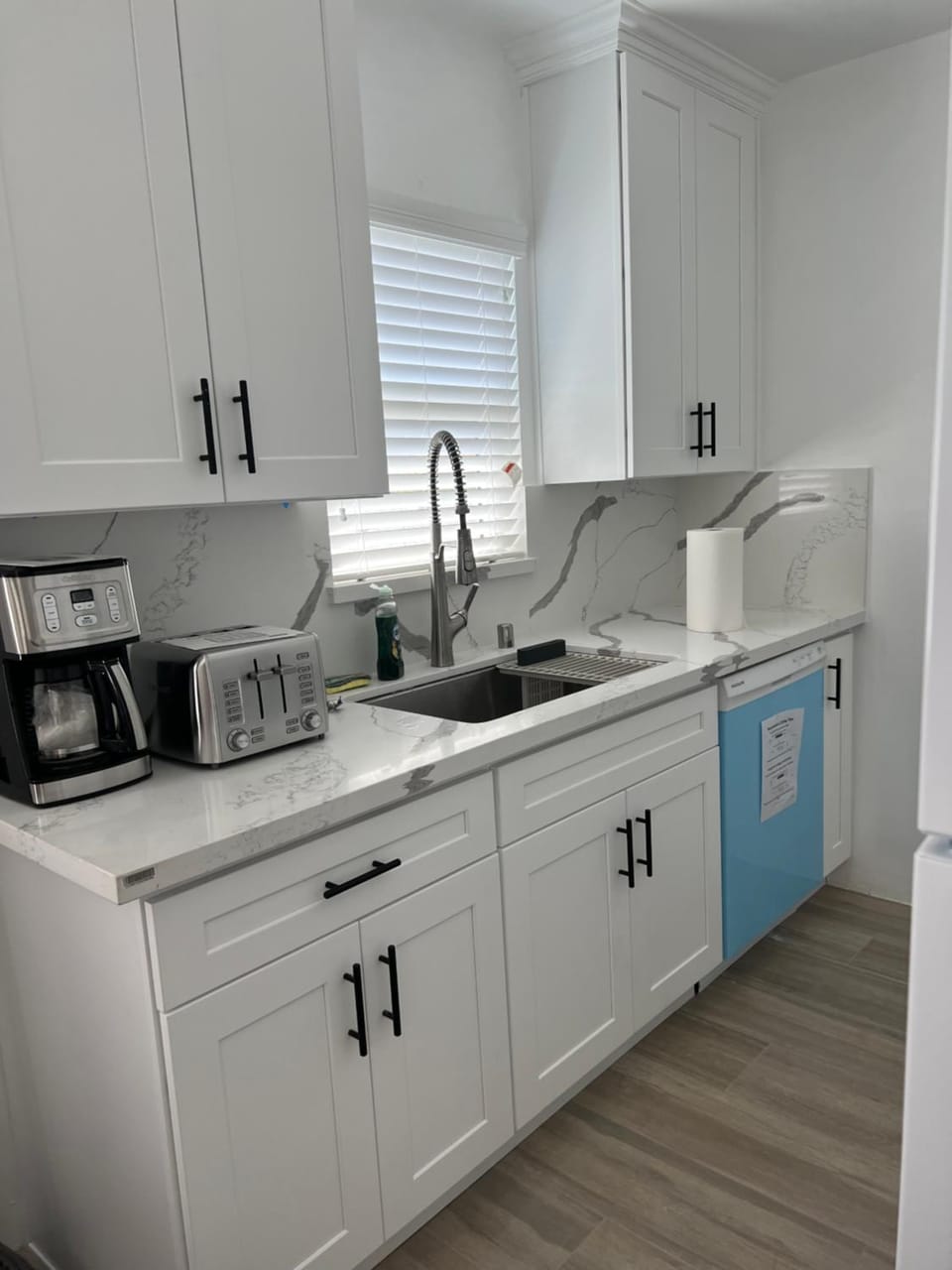 Sunny Franklin Place Apartment in Santa Monica