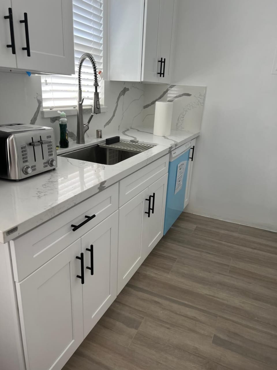 Sunny Franklin Place Apartment in Santa Monica