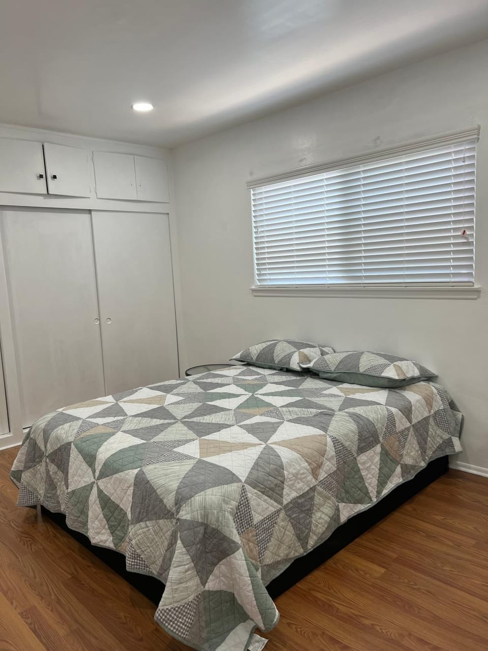 Sunny Franklin Place Apartment in Santa Monica