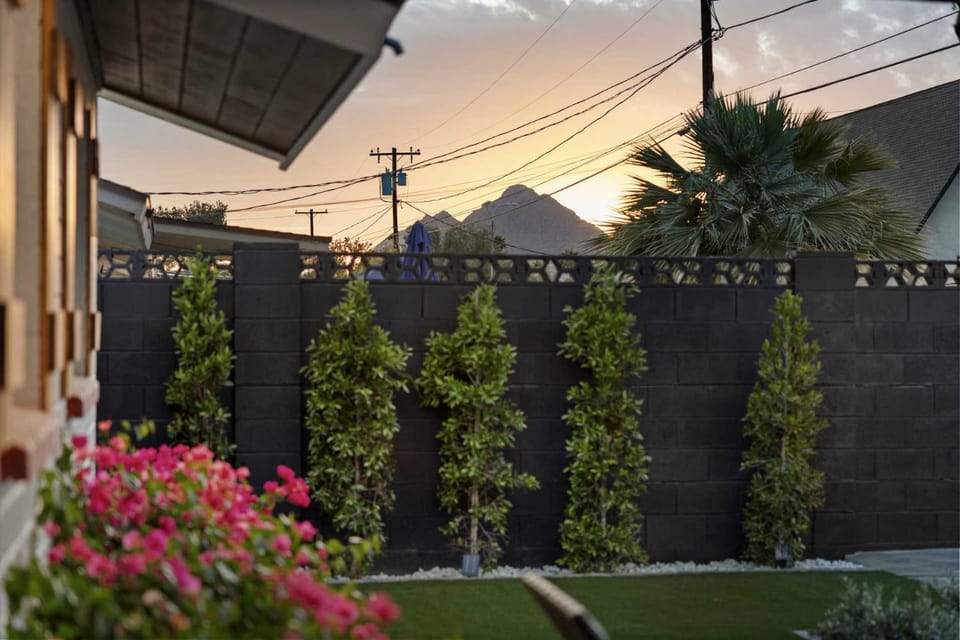 Bella Rosa- Close to Old Town with Pool & Hot Tub House in Scottsdale