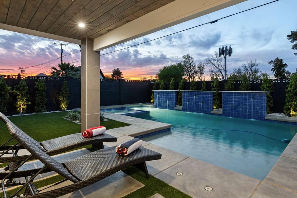 Bella Rosa- Close to Old Town with Pool & Hot Tub House in Scottsdale