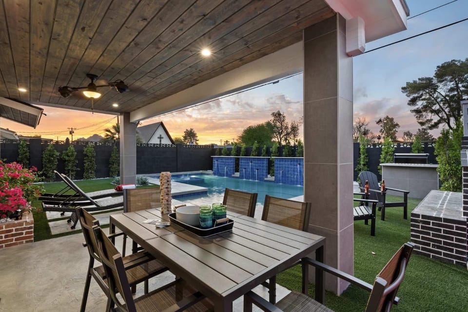 Bella Rosa- Close to Old Town with Pool & Hot Tub House in Scottsdale