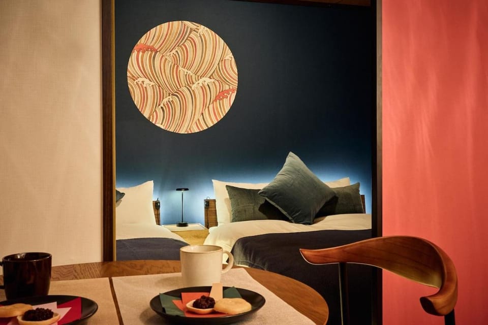 Bed, Decorative detail, Seating area, Dining area, Bedroom