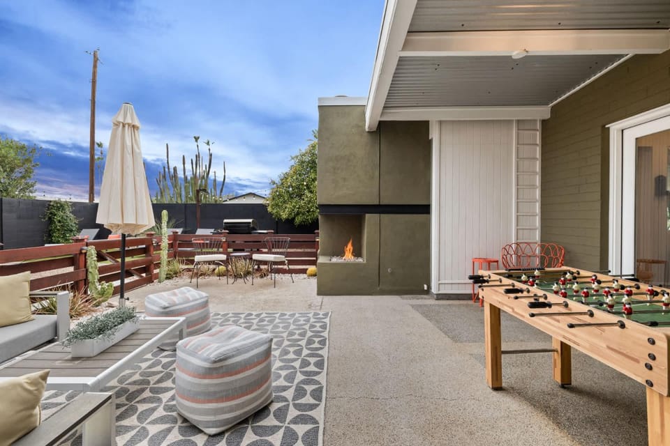 Mid-Century Marvel - Poolside Patio with Spa & Bocce House in Scottsdale