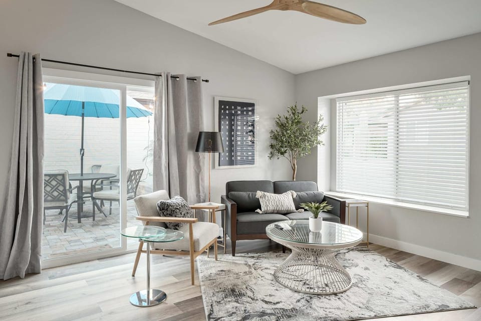 Casa Evergreen - Outdoor Grille Patio with Putt House in Mesa