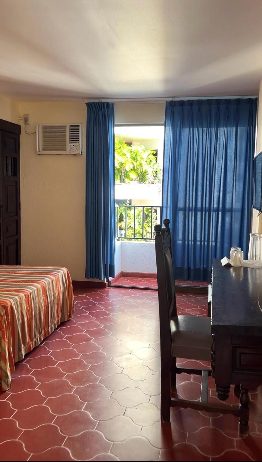 Bed, Photo of the whole room, Seating area, Bedroom, air conditioner