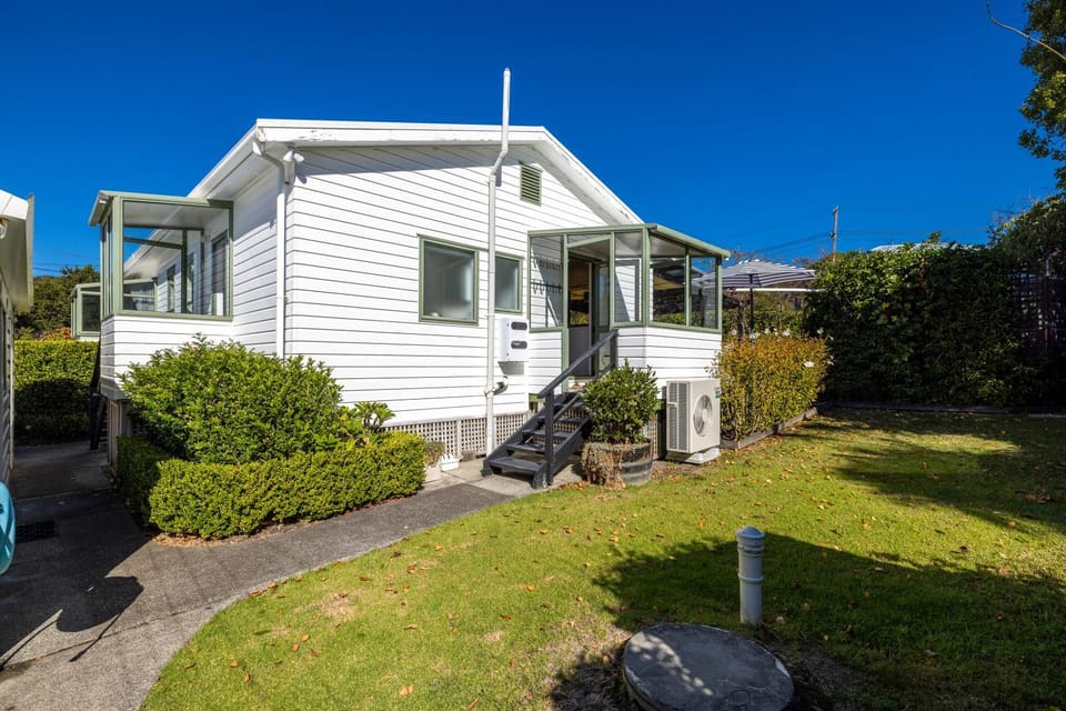 Tranquility Cottage, Oneroa - Be My Guest Waiheke House in Auckland Region
