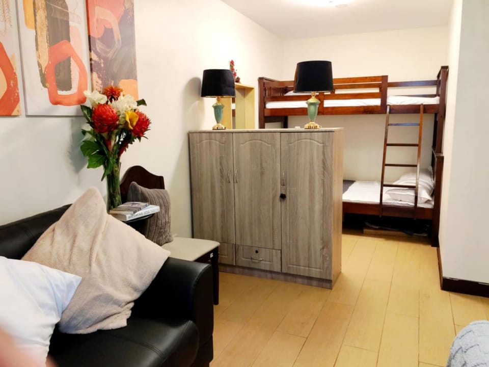 Photo of the whole room, Seating area, bunk bed