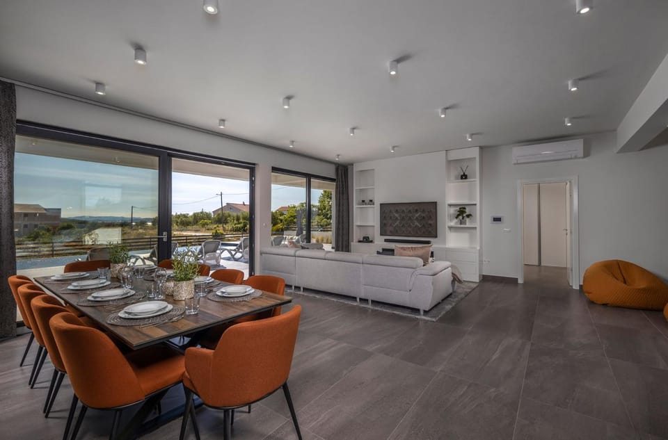 BBQ facilities, Bathroom, Living room, Dining area, air conditioner