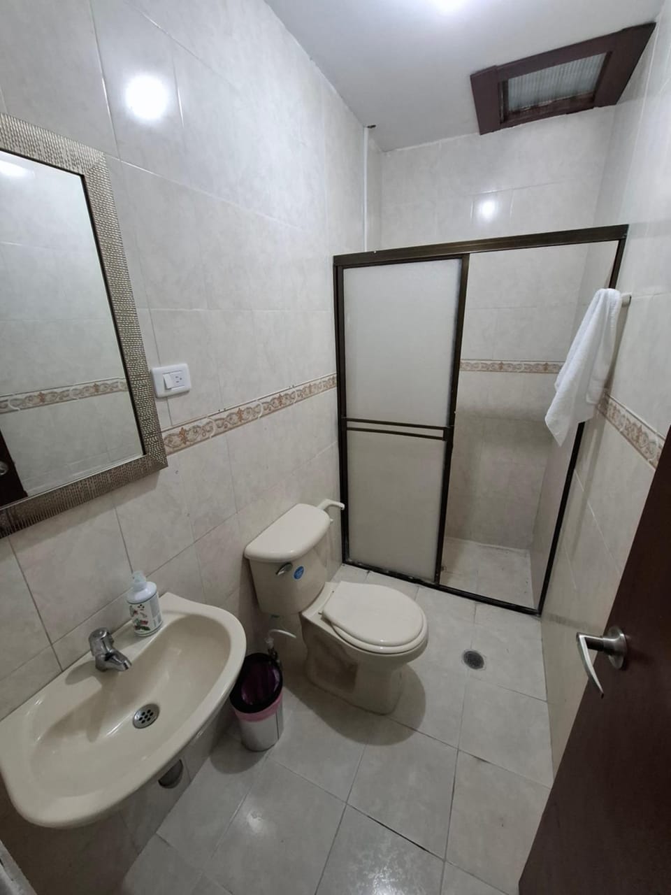 APARTAHOTEL CASA BUSTAMANTE APTO 4 vip Apartment in Buga