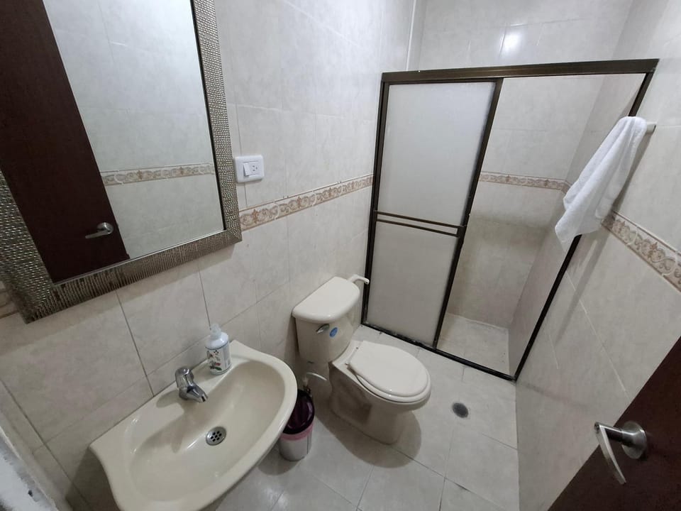 APARTAHOTEL CASA BUSTAMANTE APTO 4 vip Apartment in Buga