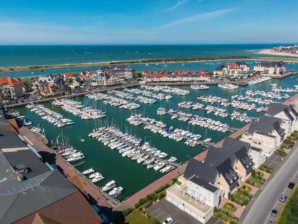 Confortable appartement proche du Port Guillaume pour 4 avec animaux admis - FR-1-465-125 Apartment in Cabourg