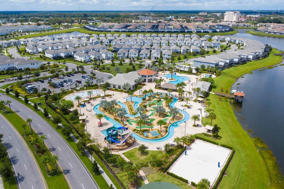 Vibrant 5Bd w Private Pool & Waterpark at Storey Lake 4811M House in Kissimmee