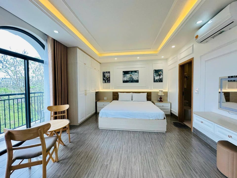 Bed, Living room, Photo of the whole room, Bedroom, air conditioner