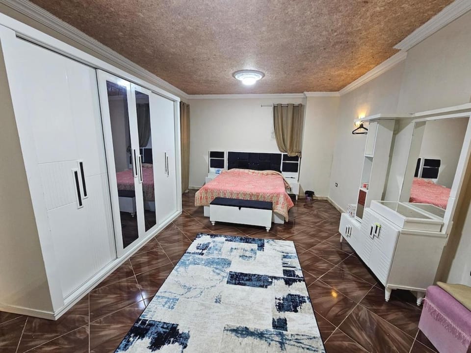 Pyramid view Apartment in Egypt