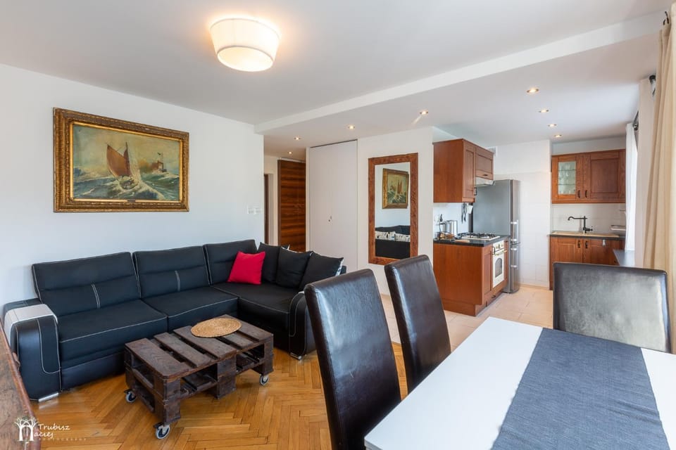 TV and multimedia, Kitchen or kitchenette, Living room, Dining area, Bedroom
