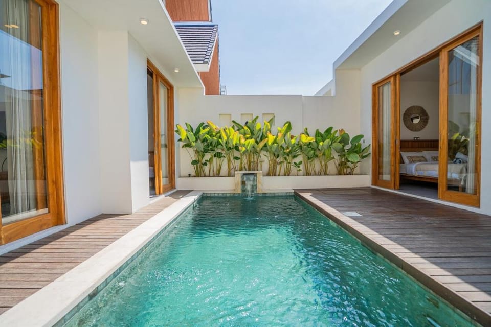 Sunrise Oasis - 2BR Villa in Kerobokan Villa in North Kuta