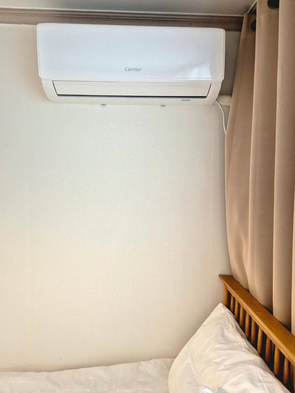 Bedroom, air conditioner