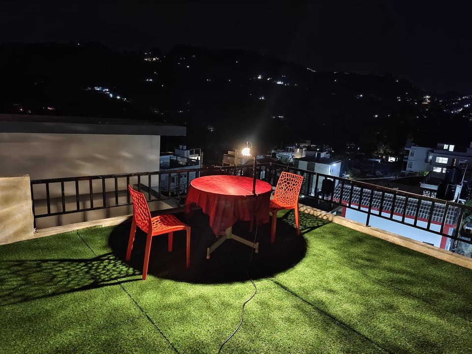 Night, Dining area