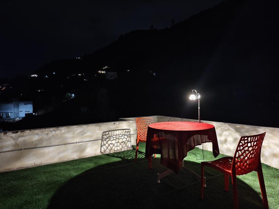 Night, Dining area