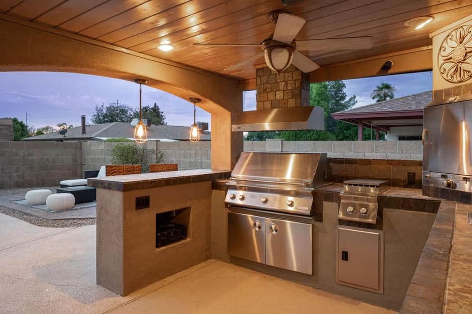 Champions Oasis Home - Near the Stadui2007m withPool & Grill House in Phoenix
